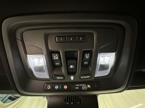Used 2024 Chevrolet Silverado 2500 High Country AWD/4WD image 33