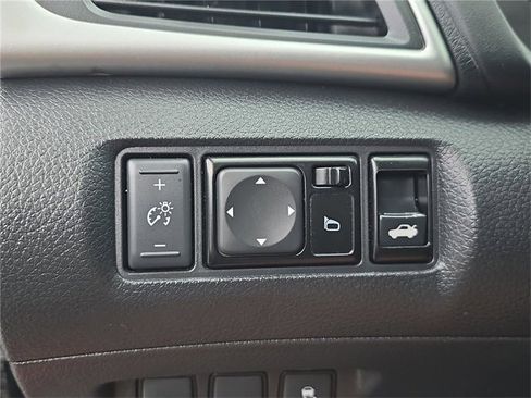 Used 2017 Nissan Sentra S image 22