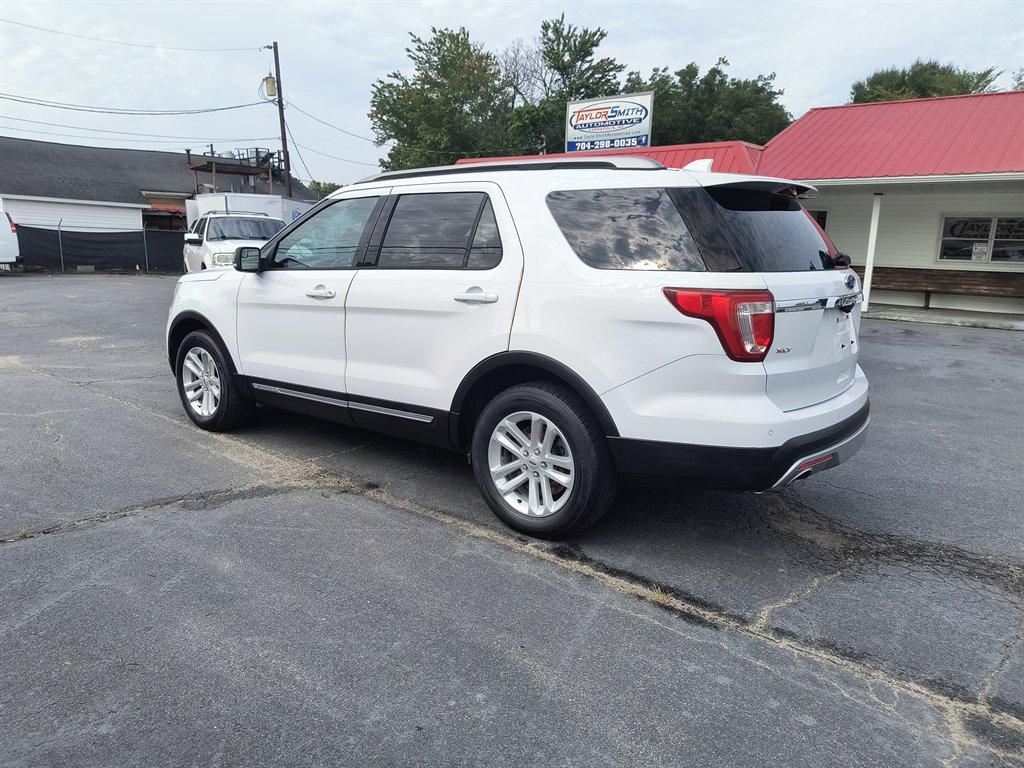 Used 2016 Ford Explorer XLT w/ Equipment Group 202A FWD image 3