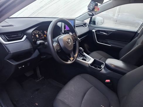 Used 2024 Toyota RAV4 XLE AWD/4WD image 7