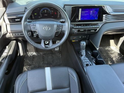 Used 2025 Toyota Camry SE FWD image 10
