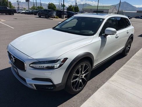 Used 2020 Volvo V90 T6 Cross Country AWD/4WD image 3