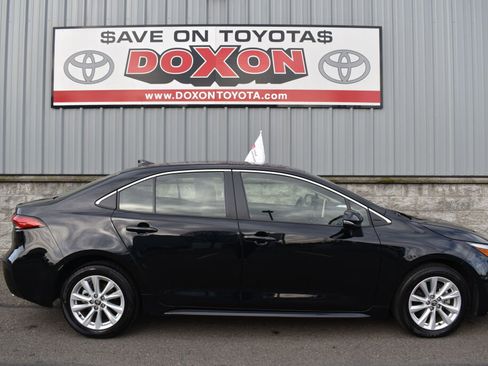 Certified 2025 Toyota Corolla XLE image 8