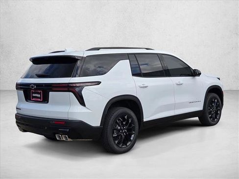 New 2026 Chevrolet Traverse LT image 2