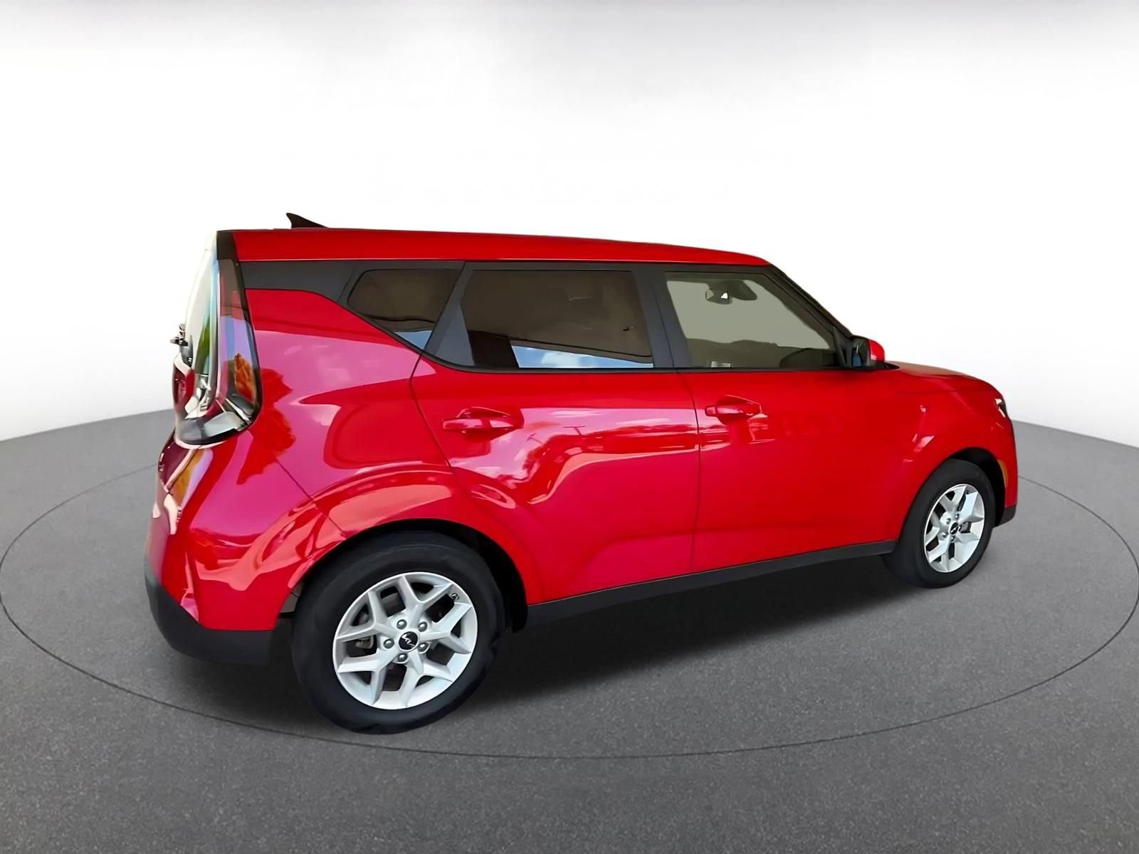 Used 2025 Kia Soul LX w/ LX Technology Package FWD image 13