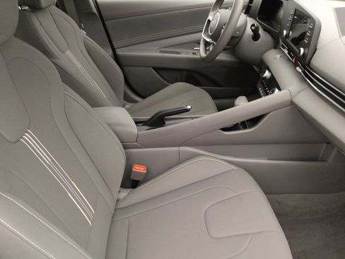 Used 2025 Hyundai Elantra Sport FWD image 21