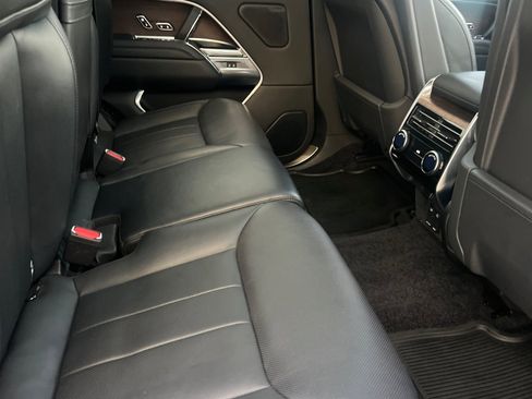 Used 2023 Land Rover Range Rover Long Wheelbase Autobiography image 18