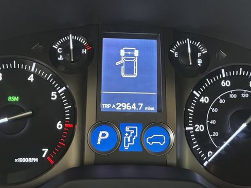 Used 2019 Lexus GX 460 Premium w/ Premium Package AWD/4WD image 18