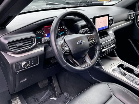 Used 2020 Ford Explorer XLT w/ Equipment Group 202A image 17