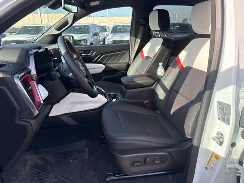 Used 2024 GMC Canyon AT4X AWD/4WD image 11