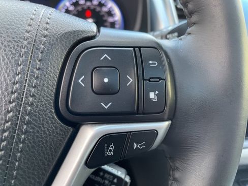Used 2019 Toyota Highlander XLE image 22
