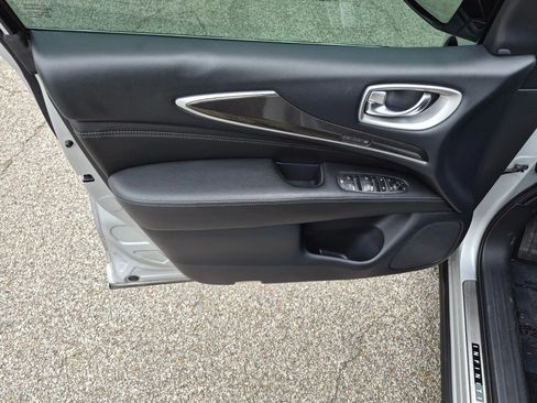 Used 2019 INFINITI QX60 Luxe w/ Essential Package FWD image 16