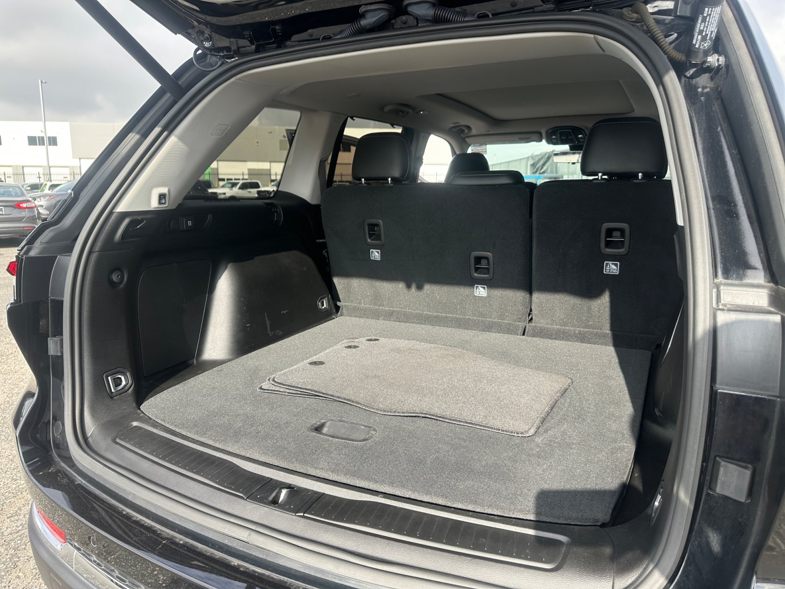 Used 2023 Jeep Grand Cherokee 4WD 4xe w/ Luxury Tech Group II image 29