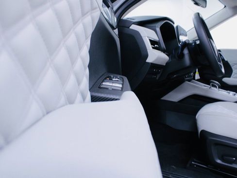 Used 2023 Mitsubishi Outlander SEL image 3