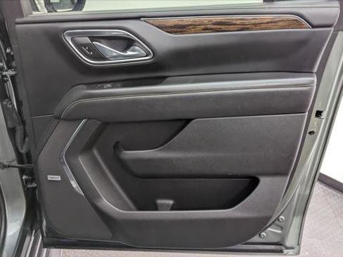 Used 2023 Chevrolet Suburban Premier image 23