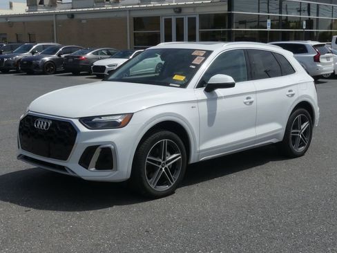 Used 2025 Audi Q5 e Premium Plus w/ Premium Plus Package image 16