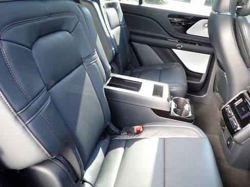 New 2025 Lincoln Aviator Reserve w/ Luxury Package image 13