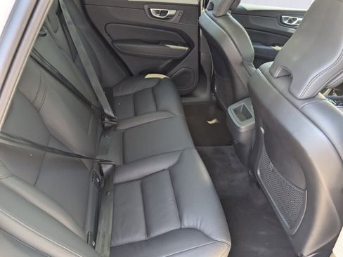 Used 2023 Volvo XC60 B5 Plus image 10