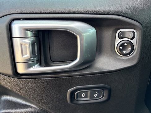 Used 2024 Jeep Gladiator Sport image 15