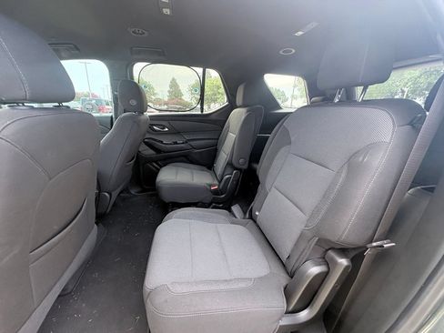 Used 2023 Chevrolet Traverse LT FWD image 7