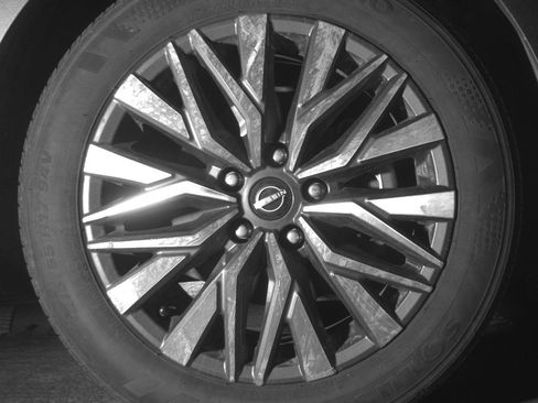 Used 2025 Nissan Altima 2.5 SV FWD image 13