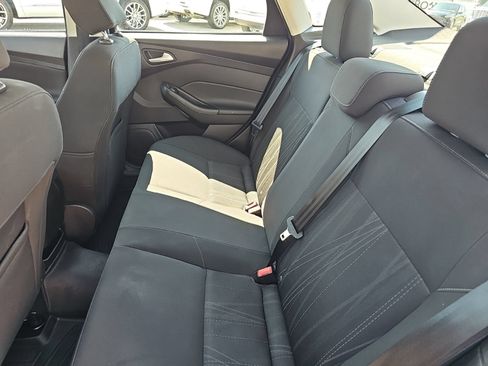 Used 2016 Ford Focus SE FWD image 19