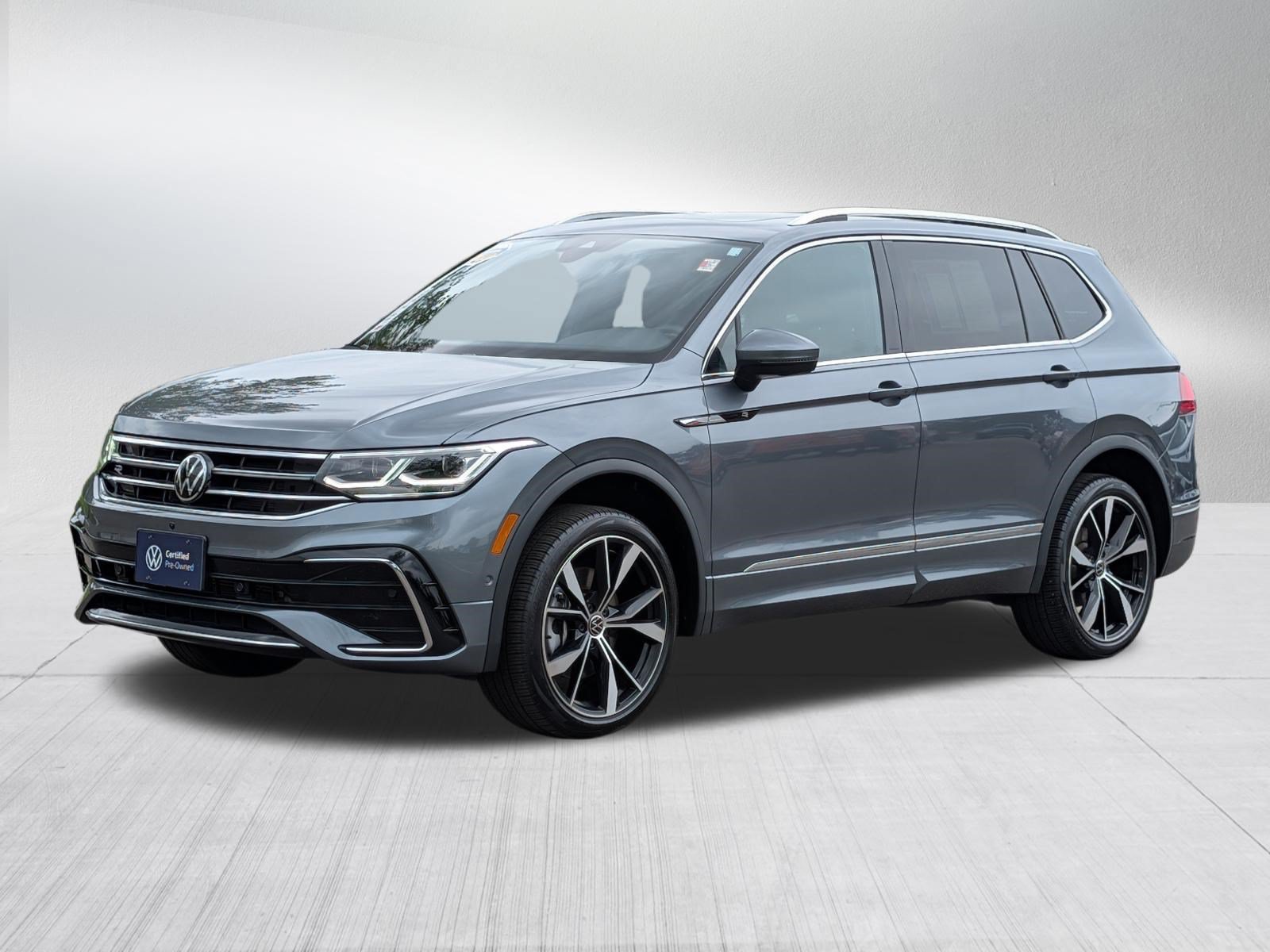 Certified 2024 Volkswagen Tiguan SEL R-Line w/ MDO Package, Two-Row AWD/4WD image 3