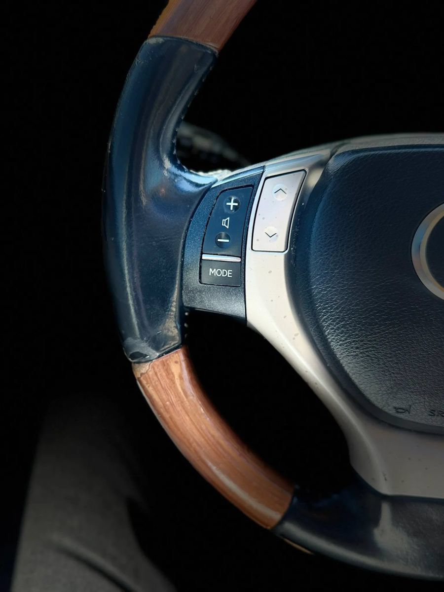 Used 2013 Lexus ES 300h w/ Luxury Pkg FWD image 39