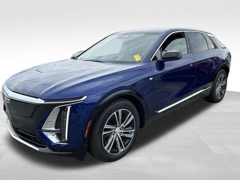 Used 2024 Cadillac Lyriq Luxury w/ LPO, Floor Liner Package AWD/4WD image 5