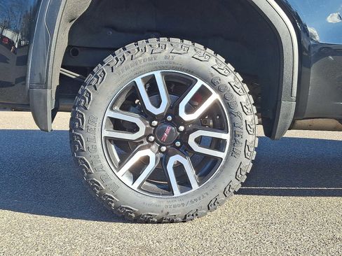 Certified 2024 GMC Sierra 1500 AT4 w/ Technology Package image 8