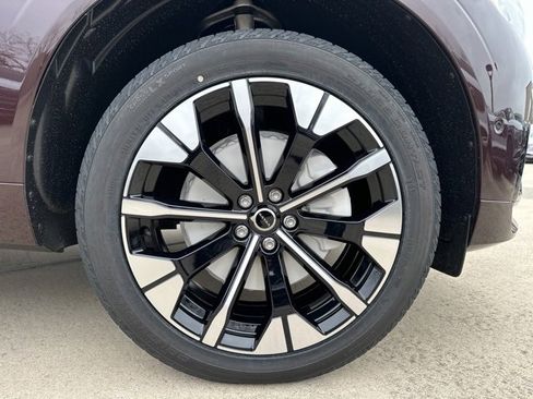New 2026 Volvo XC60 B5 Plus w/ Climate Package image 9