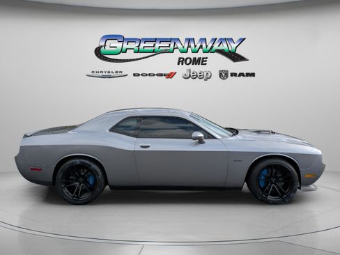 Used 2014 Dodge Challenger R/T image 9