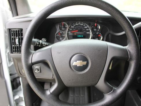 Used 2009 Chevrolet Express 2500 image 23