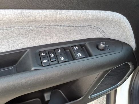 Used 2024 Jeep Compass Latitude AWD/4WD image 17