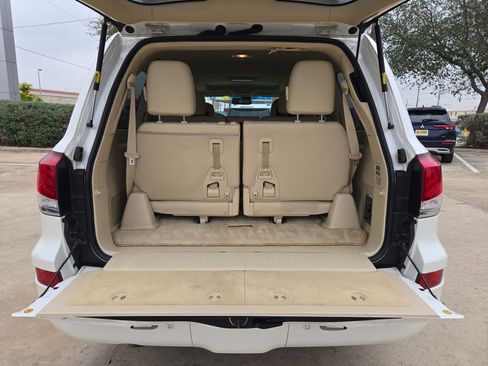 Used 2014 Lexus LX 570 4WD image 27