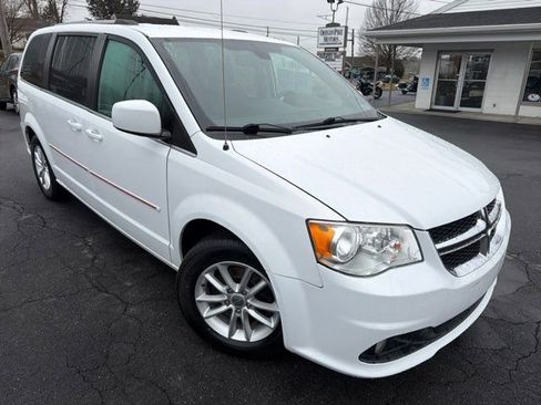 Used 2019 Dodge Grand Caravan SXT image 6