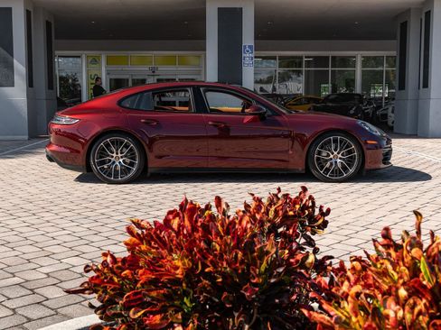 Used 2023 Porsche Panamera 4 image 42