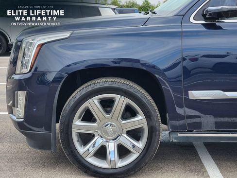 Used 2020 Cadillac Escalade Premium Luxury AWD/4WD image 8