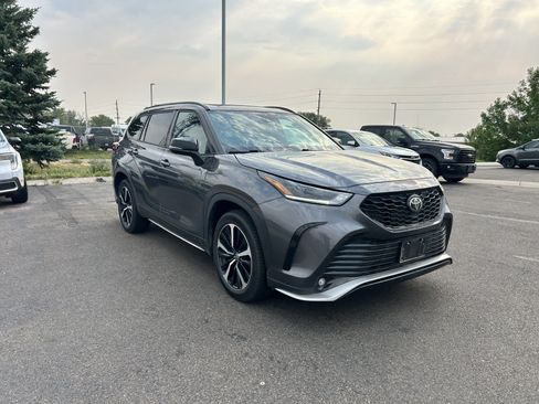Used 2022 Toyota Highlander XSE FWD image 7