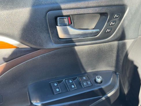 Used 2019 Toyota Highlander Limited Platinum image 30