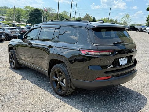 Used 2024 Jeep Grand Cherokee L Limited w/ Black Appearance Package AWD/4WD image 4