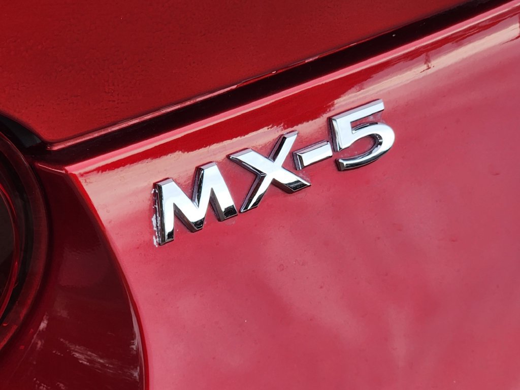 Used 2021 MAZDA MX-5 Miata Sport RWD image 31
