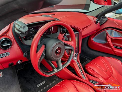 Used 2024 McLaren 750S Spider image 33