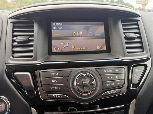 Used 2016 Nissan Pathfinder SV AWD/4WD image 27