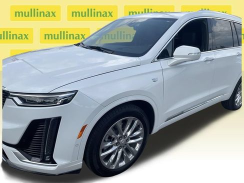 Used 2024 Cadillac XT6 Premium Luxury w/ Technology Package FWD image 5
