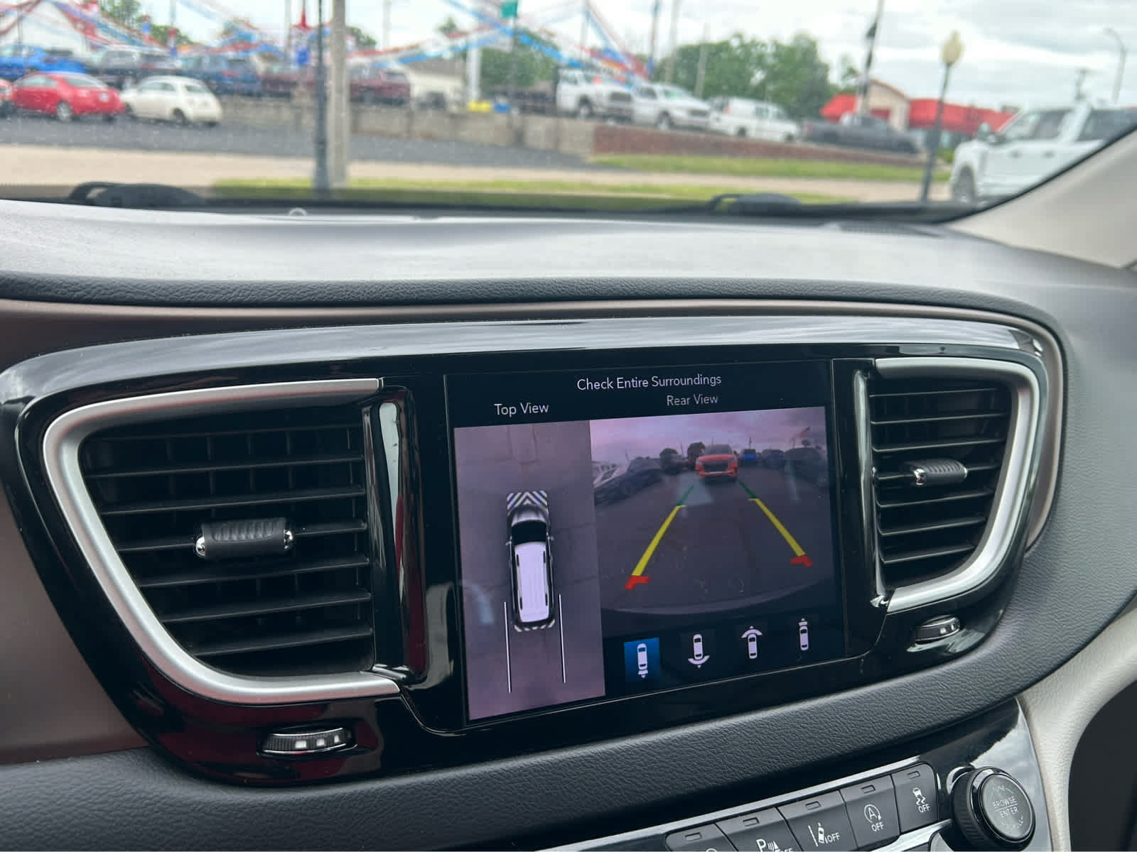 Used 2018 Chrysler Pacifica Touring-L w/ Advanced Safetytec Group FWD image 32