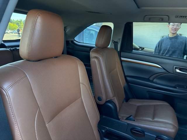 Used 2018 Toyota Highlander Limited Platinum AWD/4WD image 11
