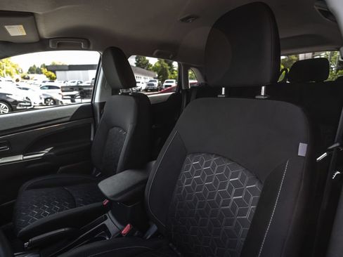 Used 2024 Mitsubishi Outlander Sport ES AWD/4WD image 17