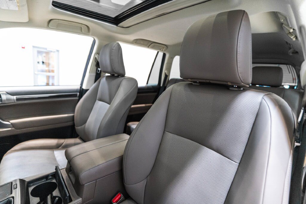 Used 2023 Lexus GX 460 Premium w/ Accessory Package AWD/4WD image 6
