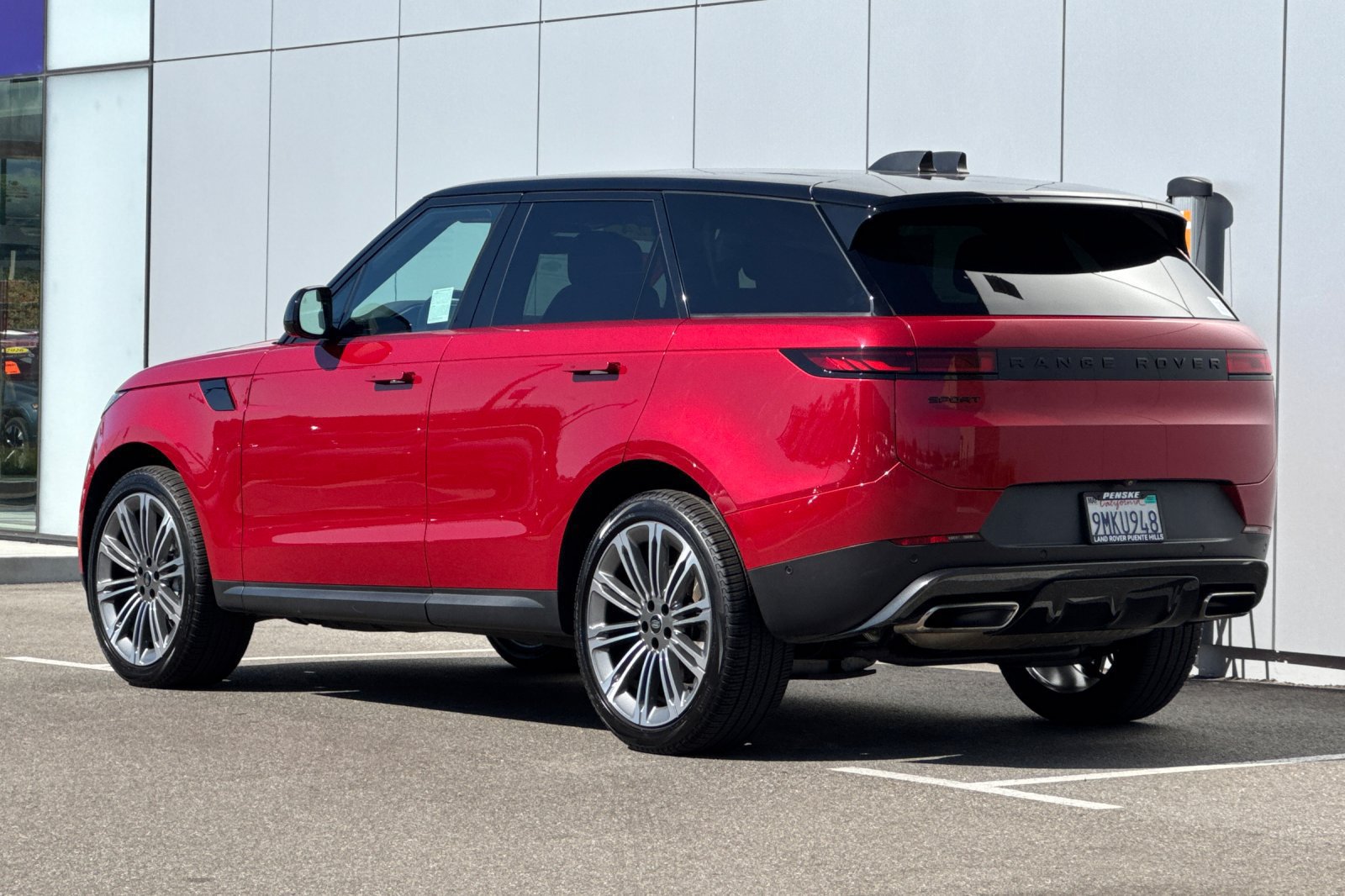 Used 2024 Land Rover Range Rover Sport SE AWD/4WD image 3